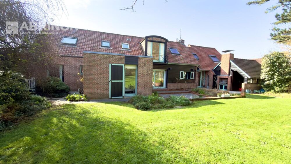 MAGNIFIQUE VILLA DE STYLE CONTEMPORAINE BATIE SUR PLUS DE 2200 M²