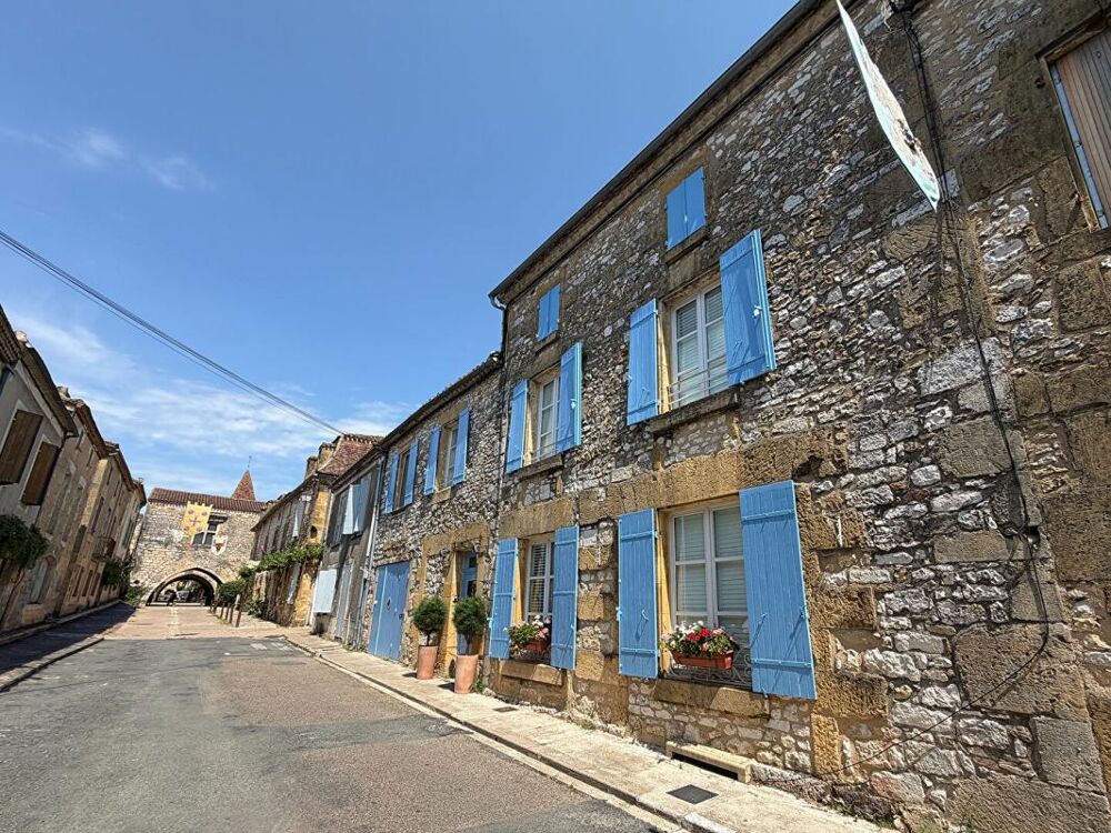 Grande maison de village avec cour au coeur de Monpazier