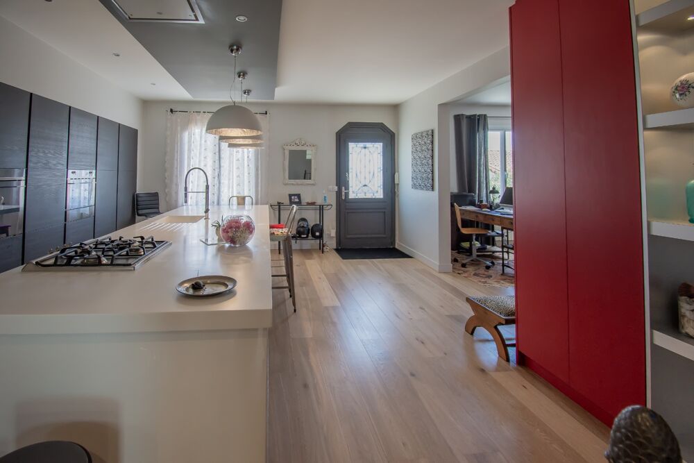 Vente Maison ROYAN - MAISON ANNÉES 30 AVEC PISCINE ET JARDIN PAYSAGÉ, PROCHE COMMERCES ET PLAGES Royan