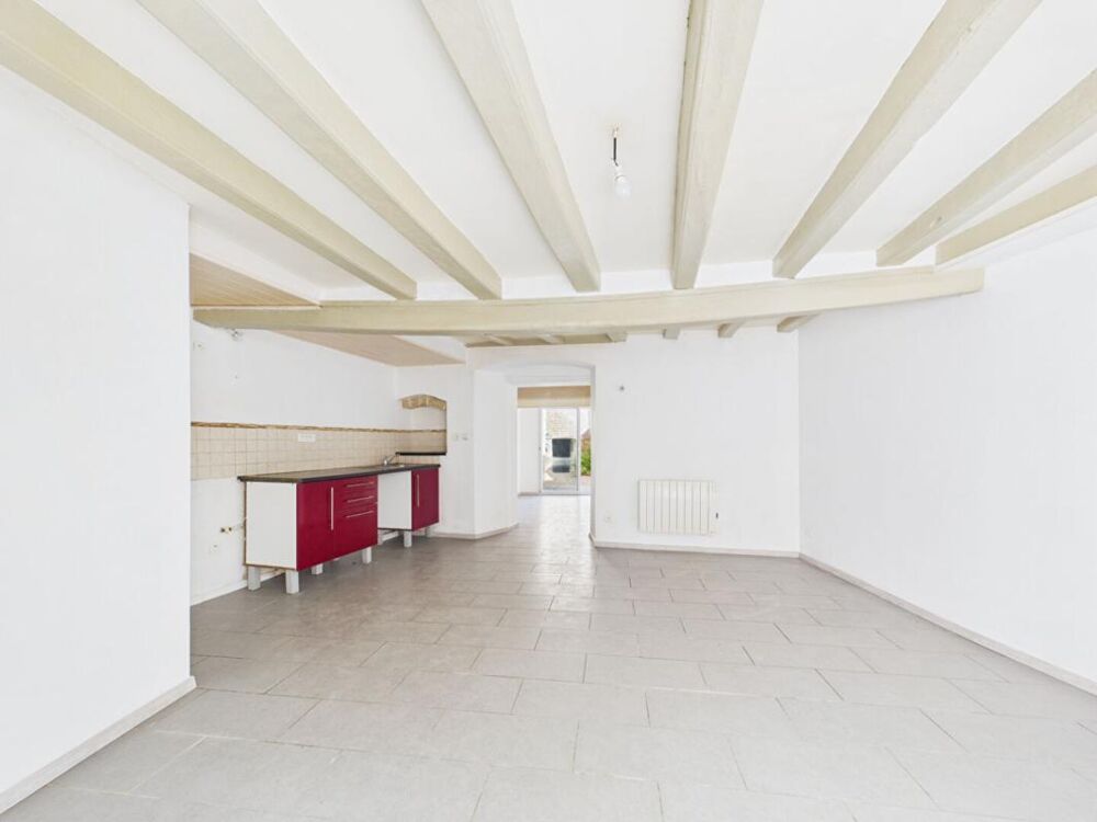 Maison de 165 m 2 à Mirebeau , 4 chambres, cour, garage, caves