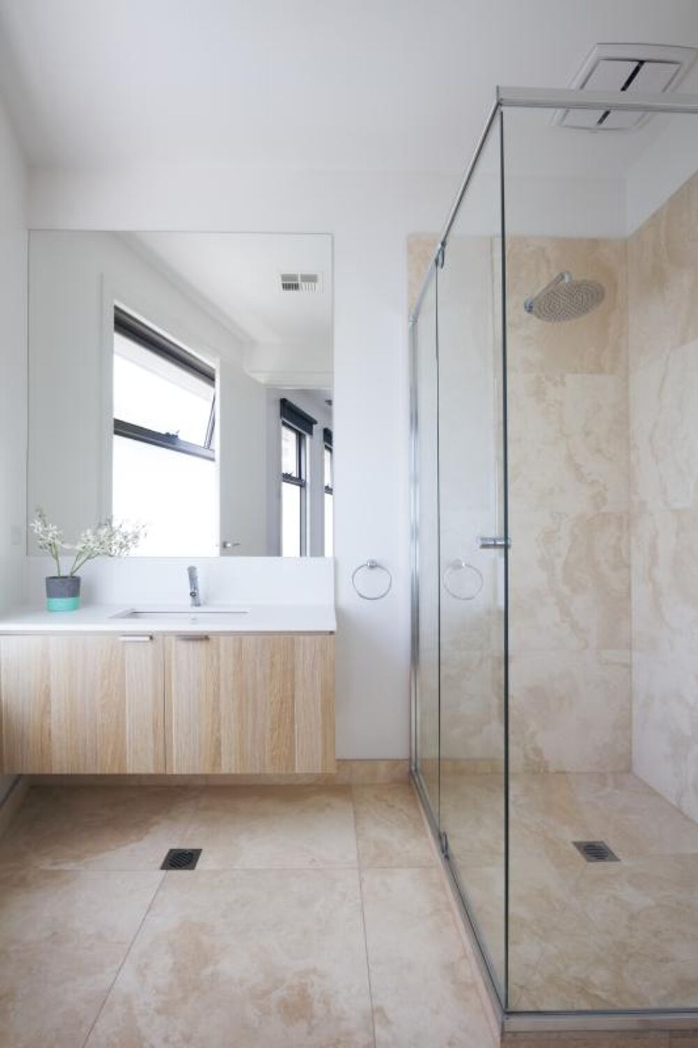 Vente Appartement 4 PIÈCES + BALCON – PARKING – MÉTRO LIGNE 13 À PIED Clichy