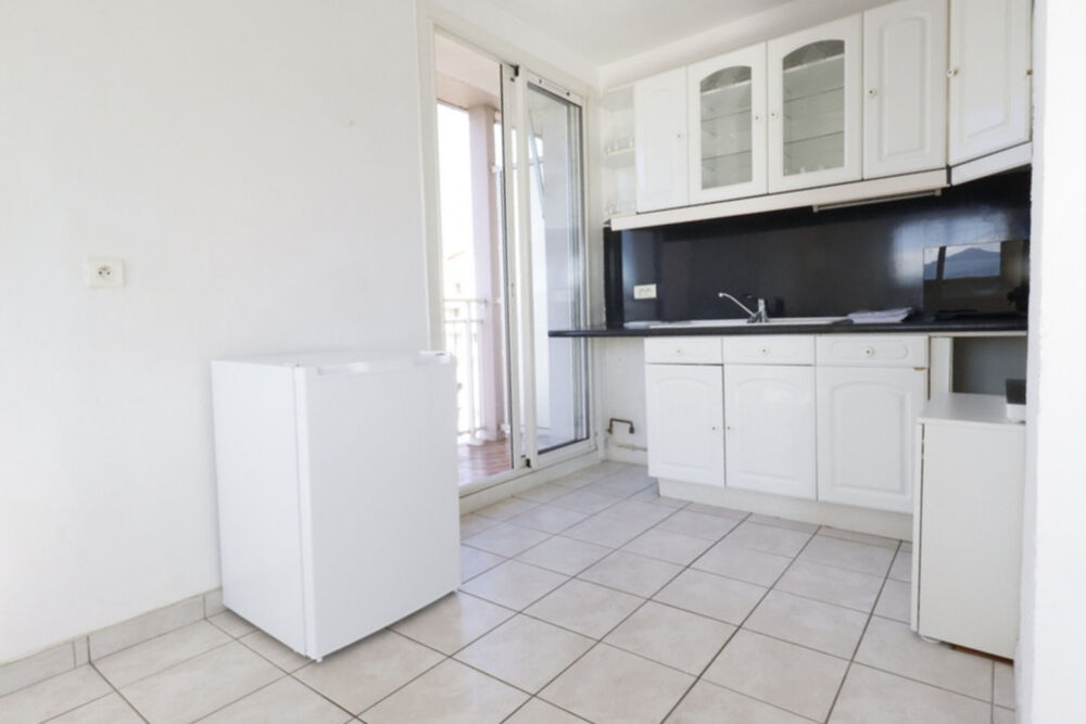 Location Appartement Dpt Bouches du Rhône (13), à louer MARSEILLE 9EME ARRONDISSEMENT appartement T3 meublé de 57m²avec balcons Marseille 9