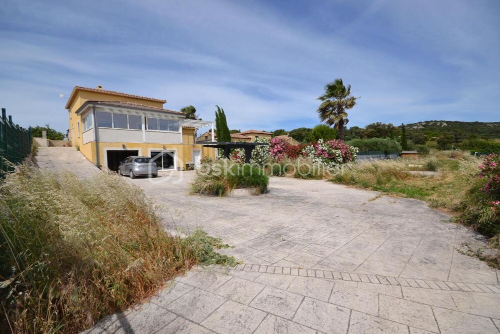 Villa de 255m², 3 chambres, garage, atelier, sur 2254m² de terrain