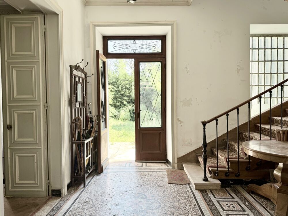 Ensemble immobilier de caractère avec jardin de 1 500 m² au coeur de Meaux