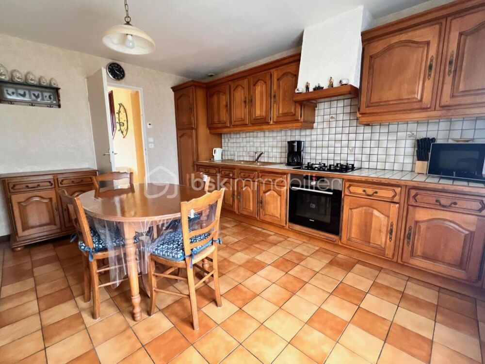 Maison familiale 4 chambres  118 m² habitables  Sous-sol complet de 87 m²  En impasse, au calme