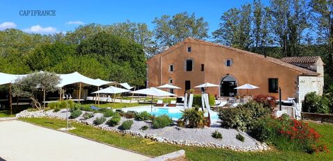   Domaine dans le Luberon - 2,6 ha - 1100 m2  -  vocation de tourisme de luxe et vnementiel 