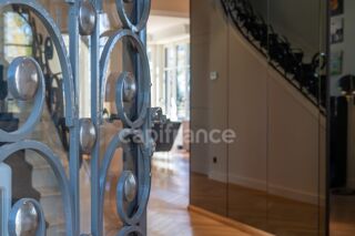 Vente Propriété/Château Une propriété de caractère, discrète et élégante, où le charme de la Belle Époque rencontre le confort d'une rénovation récente Roanne