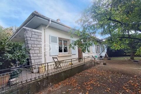   Maison de plain pied 5 chambres Maison - 7 pice(s) - 145 m