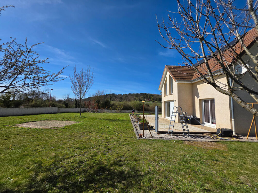 Maison familiale T6 avec terrasse sud-ouest et terrain clos  Proche Nuits Saint-Georges