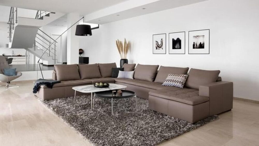 5 PIÈCES offrant 209m² de surface privative / Parking