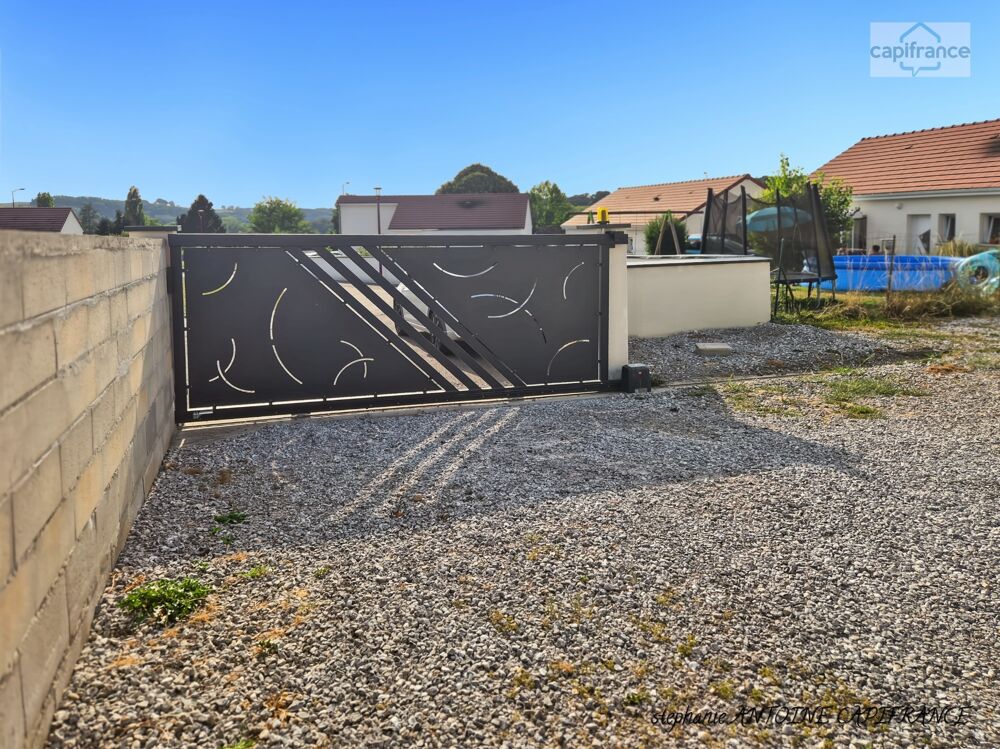 Maison récente de plain-pied, 3 chambres, garage et terrain clos à Berenx