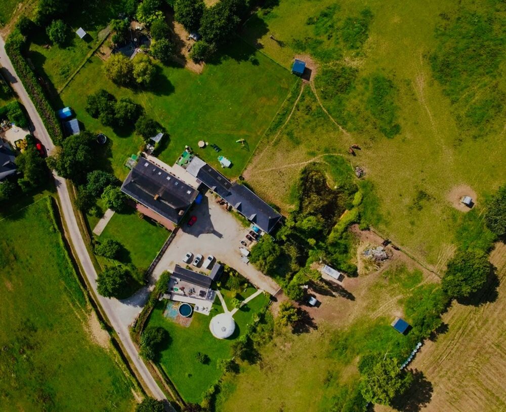 À VENDRE MAYENNE  Manoir dexception du XIIIe siècle sur 3 hectares  Gîte ou demeure familiale de charme