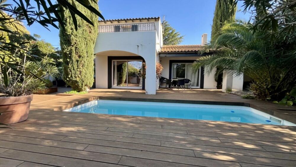 Villa de charme de 170 M2 dans quartier résidentiel aux Angl