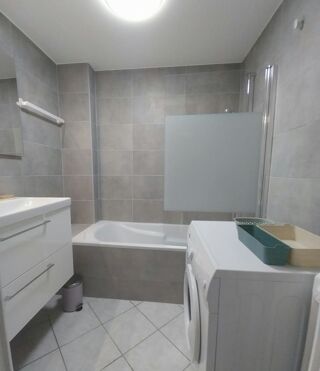  Appartement à louer 4 pièces 81 m²