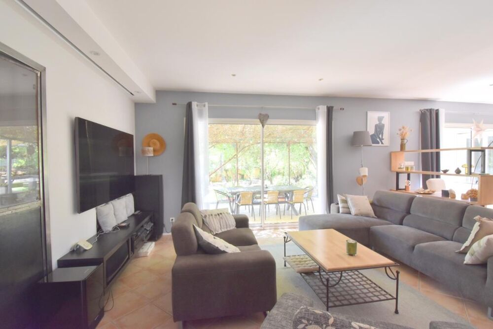 Vente Maison ST RESTITUT, rare, maison contemporaine de 193 m² hab plus garage et piscine 10X5 sur 2000 m boisés de chênes au calme Saint restitut