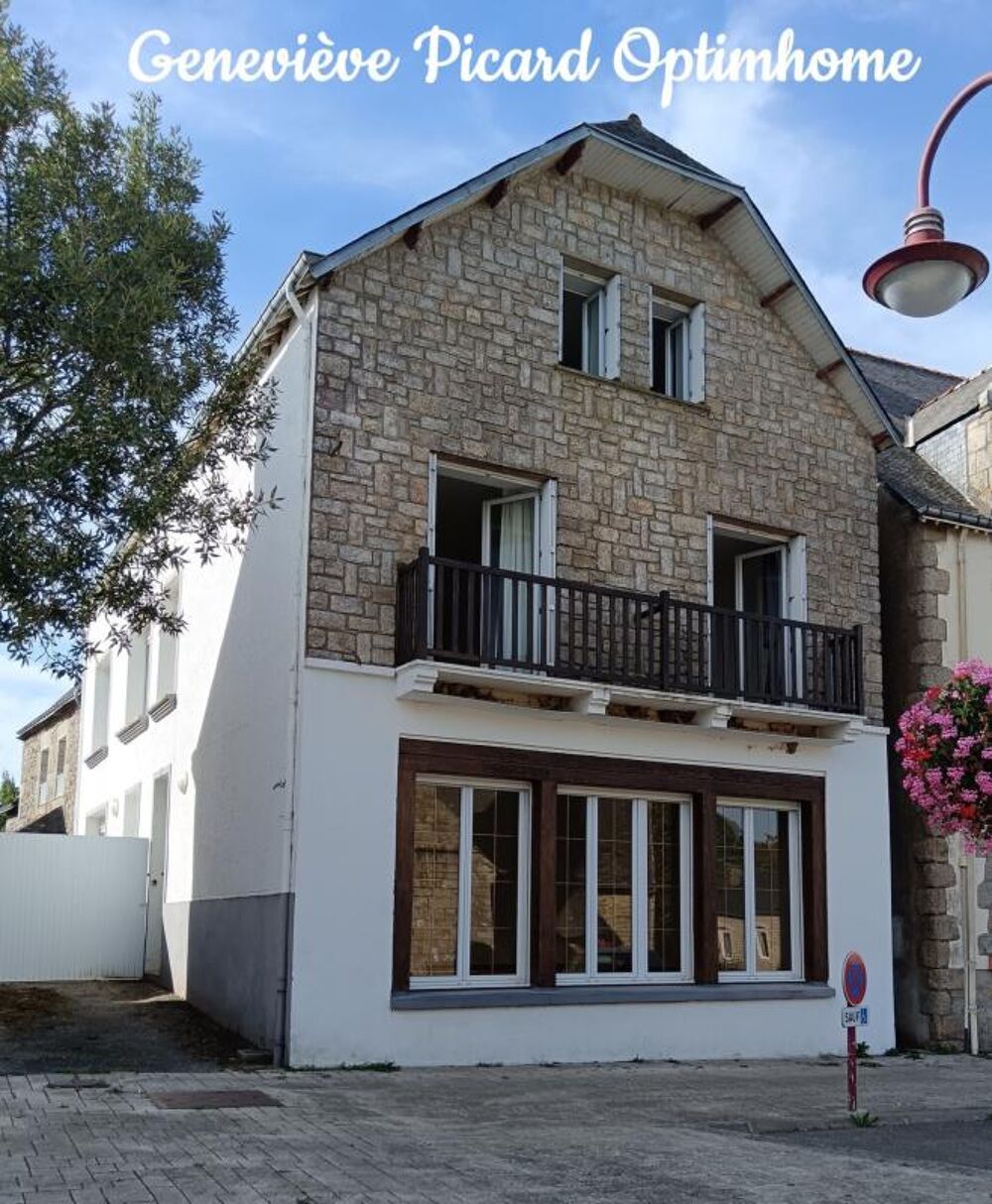 Maison de caractère en pierre de 189 m²  5 chambres, dépendance et cour en coeur de bourg