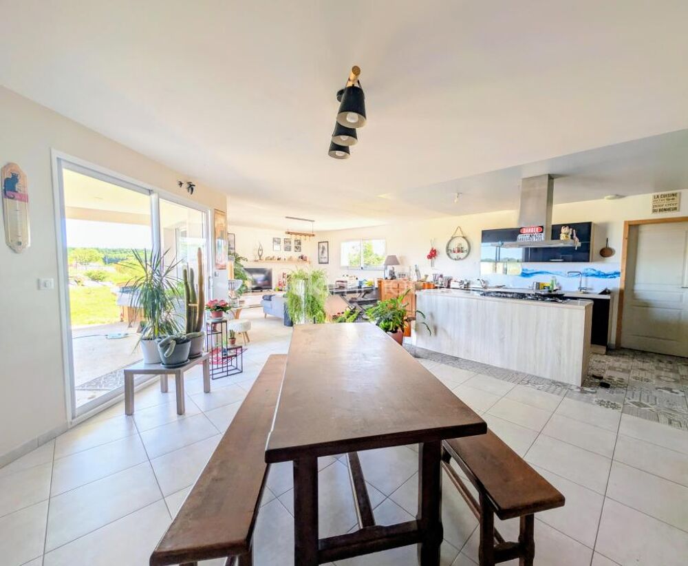 Vente Maison Maison 130m2 récente 2018 avec jardin piscine – Grande pièce de vie 58 m² – 4 chambres – DPE A/A Landrais