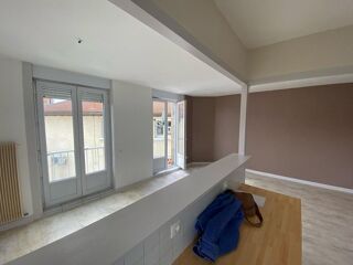  Immeuble  vendre 15 + pices 230 m