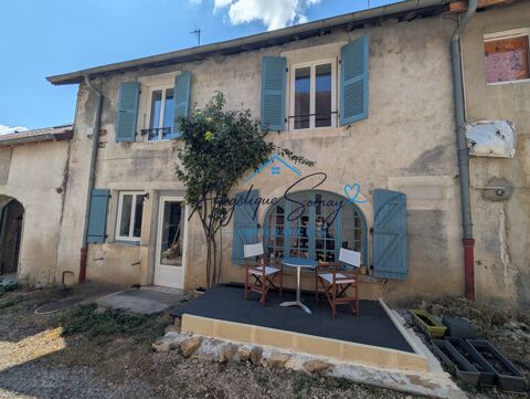   CHILLE – MAISON DE VILLAGE MITOYENNE DE 160 M² AVEC GARAGE, STATIONNEMENT Maison - 5 pièce(s) - 160 m²