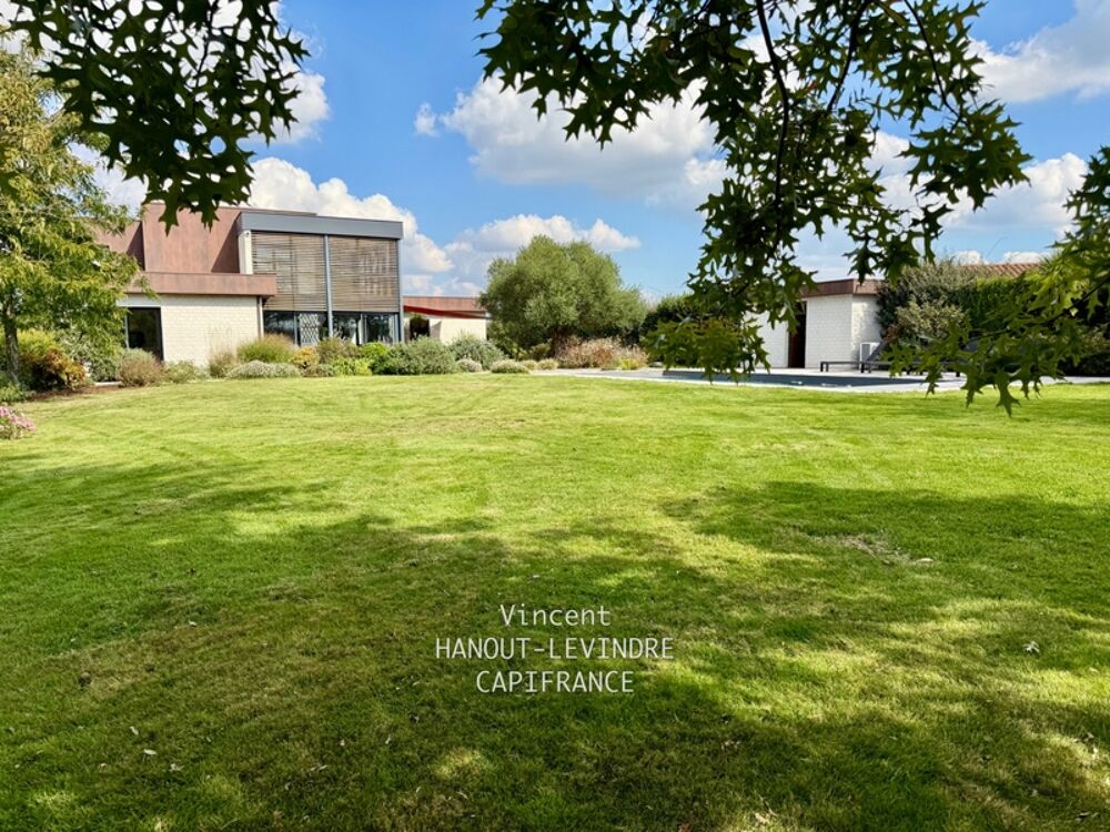 Maison à vendre 9 pièces BAZOGES EN PAILLERS (85)
