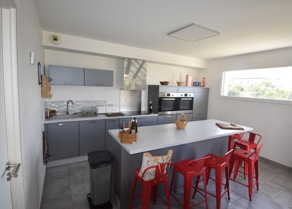 Maison Moderne avec maisonnette et piscine