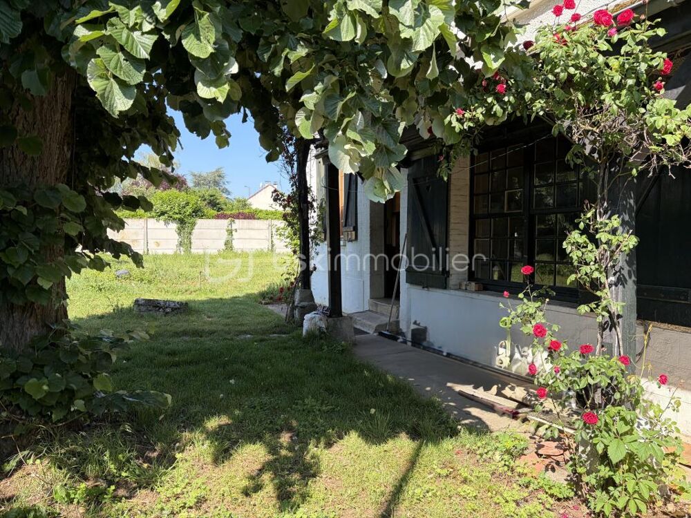 Très belle maison du début du 20ème siècle avec ses 5 chambres, le tout sur une parcelle entièrement constructible !