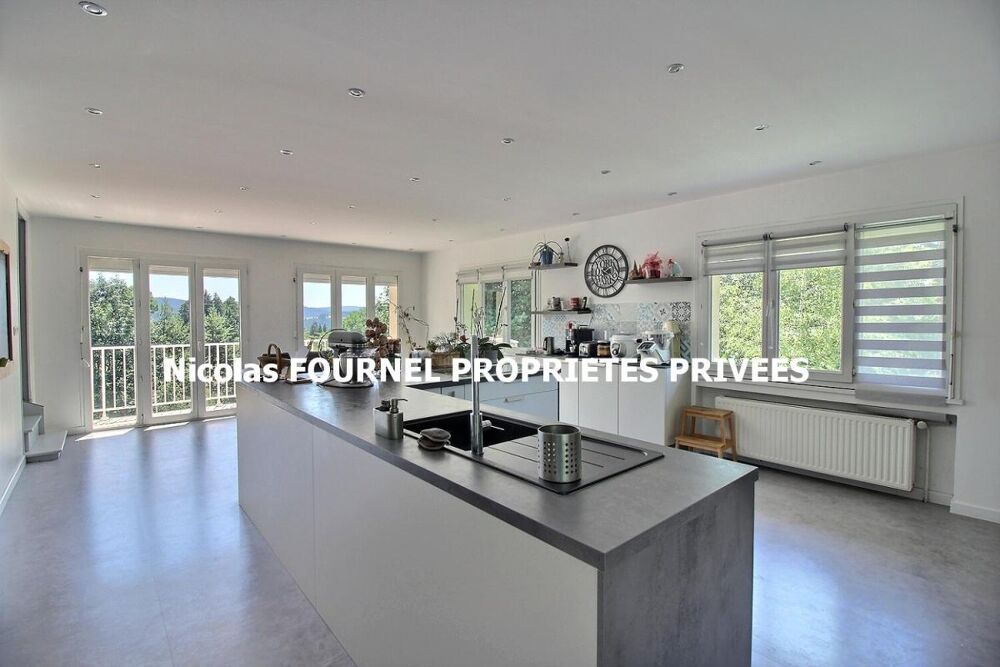 Vente Maison Tarentaise 42660 Centre village maison traditionnelle sur sous-sol complet entièrement rénovée 174 m² 4 chambres terrain 2278m² Tarentaise