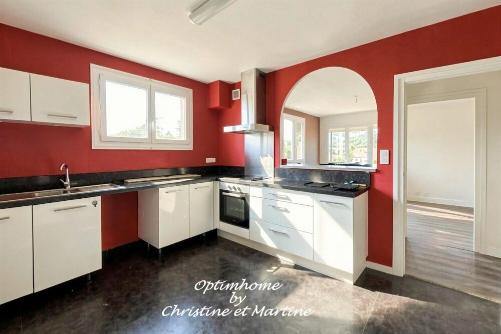 Maison à rénover à Blanzat  3 chambres, garage, pièces annexes et terrain de 477 m²