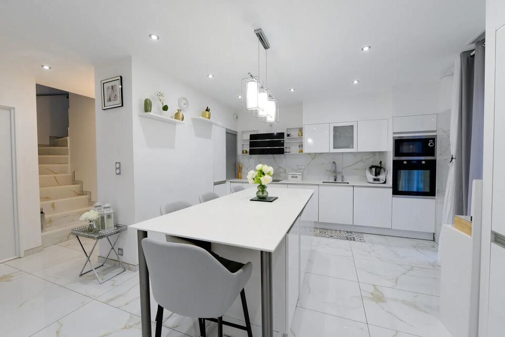 Maison contemporaine spacieuse à Vernet