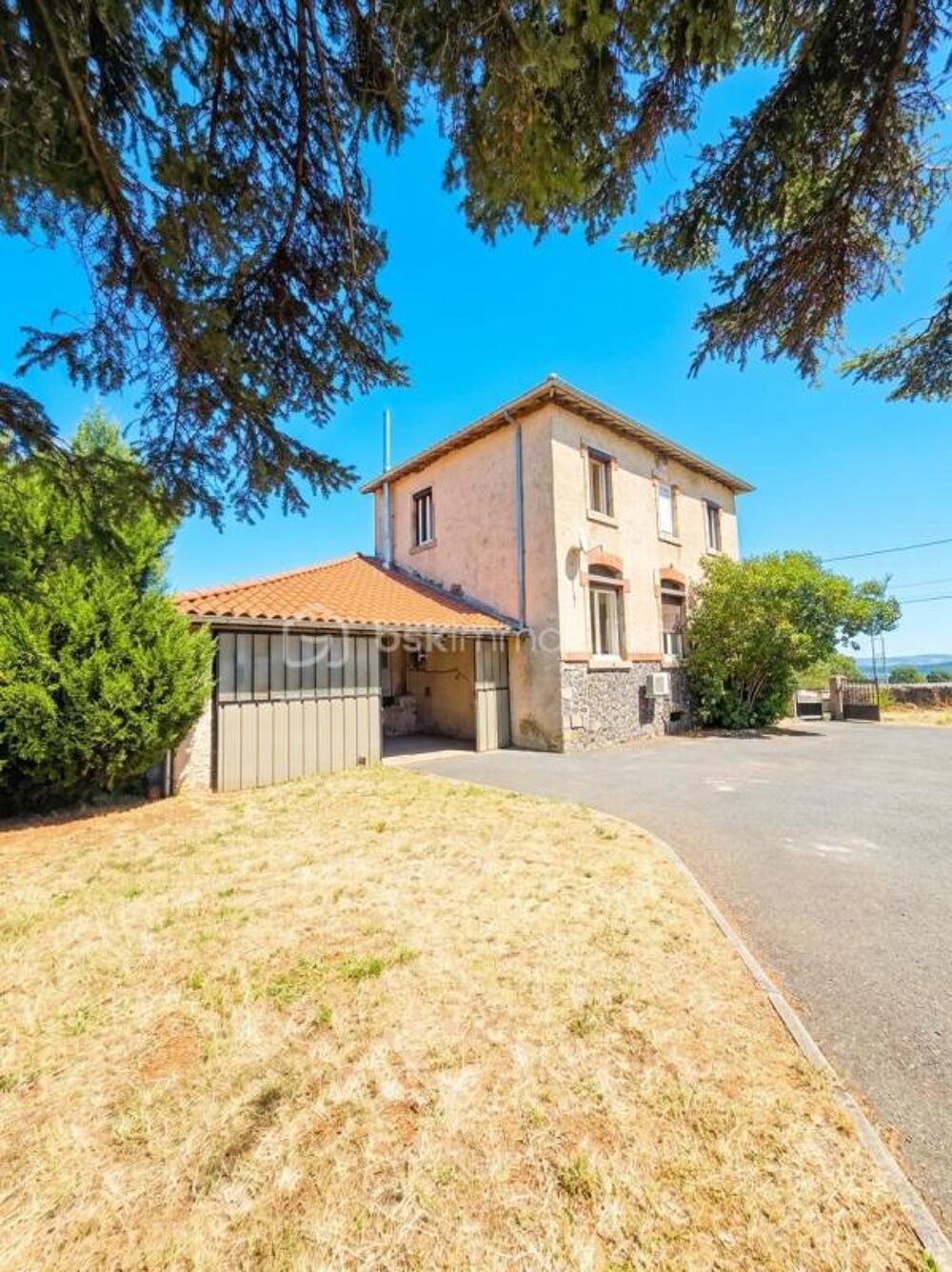 Maison de caractère de 120 m² sur terrain arboré de 575 m²