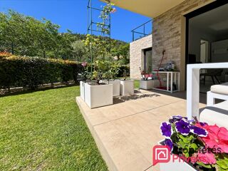 Vente Appartement ÈZE VILLAGE : T4 avec jardin privatif, aperçu mer et garage Eze