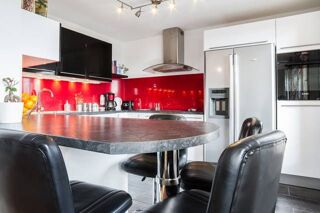  Appartement à louer 3 pièces 100 m²