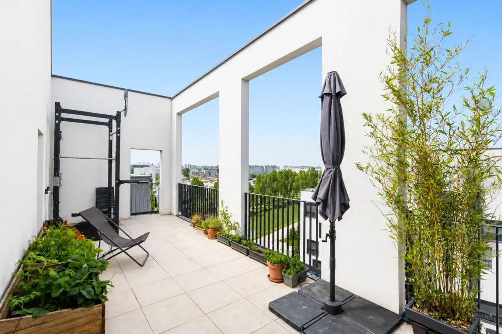 Duplex moderne avec terrasse et vue canal