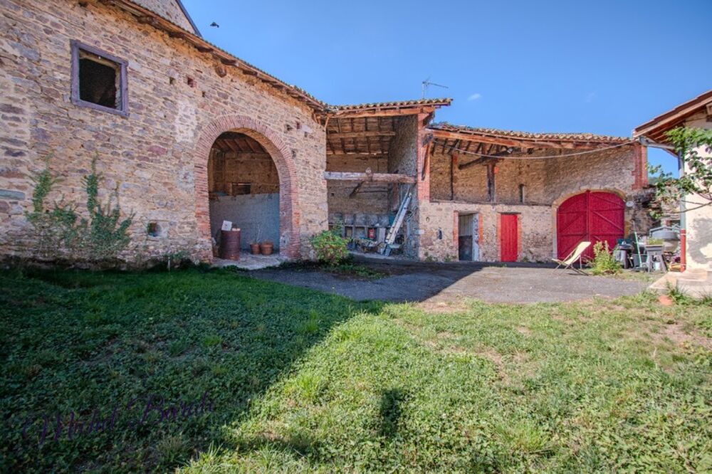 Ferme rénovée 205 m²  6 chambres  terrain 16 000 m²  géothermie  vue  Montromant (69)