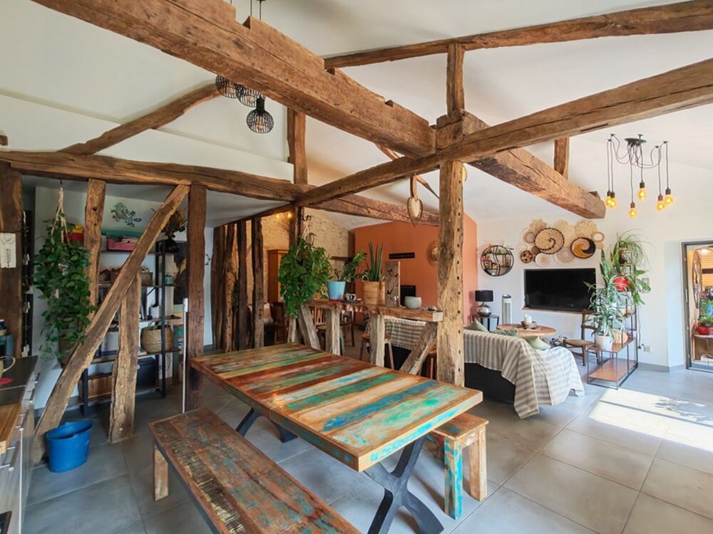 Ancien hameau de caractère sur 1,4 hectare  Un véritable havre de paix en pleine nature