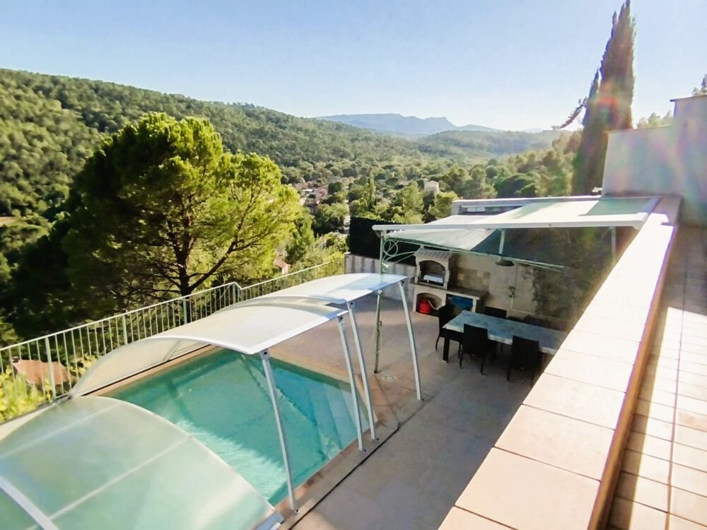 VAR (83) VINS SUR CARAMY, Magnifique Villa de charme de 163m² + studio 20m²et dépendances/1939m²avec piscine