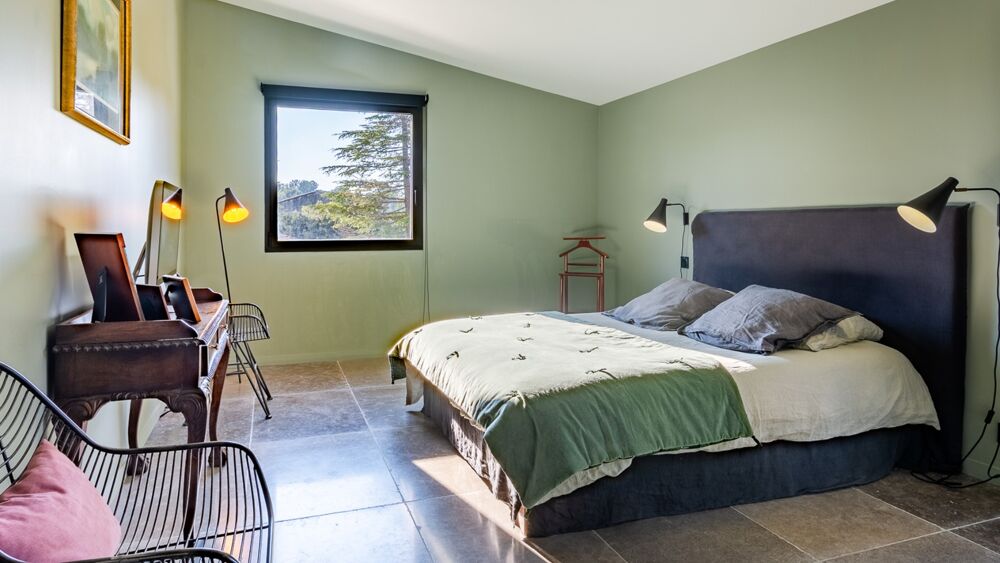 à vendre  Propriété/château Saint-Marc-Jaumegarde (13100)