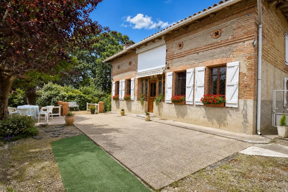 Vente Maison 82130, Montastruc, Nord de Montauban. Maison plain pied, 160 m², 6 pièces, 3/4 chambres sur 1,5 hA de terrains + écuries Montastruc