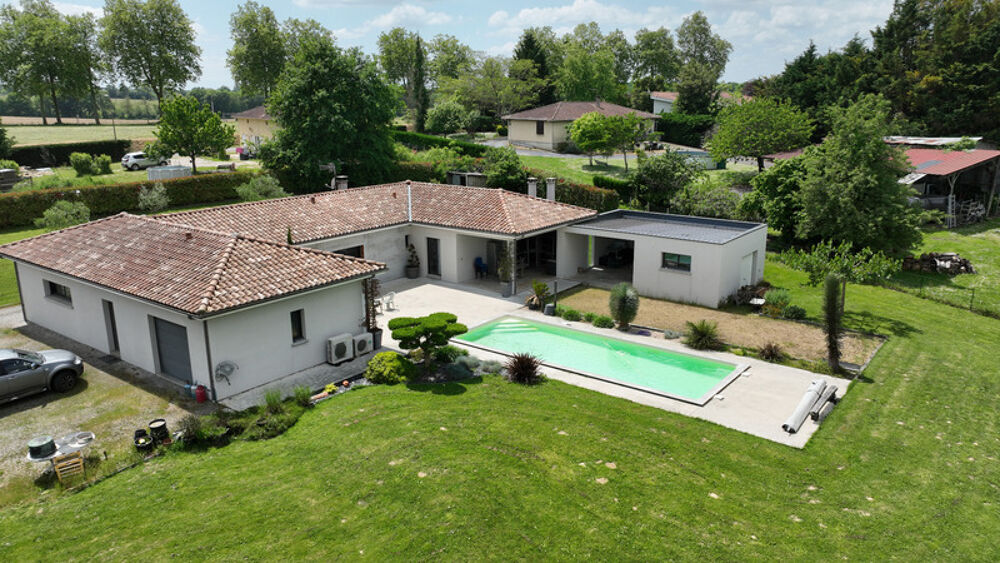 Villa contemporaine de 2017, 4 garages, carport, piscine, pool house, terrain boisé de 8450 M2
