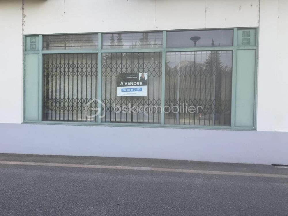   EXCLUSIVITÉ - À VENDRE - MURS COMMERCIAUX DE 210 m2 