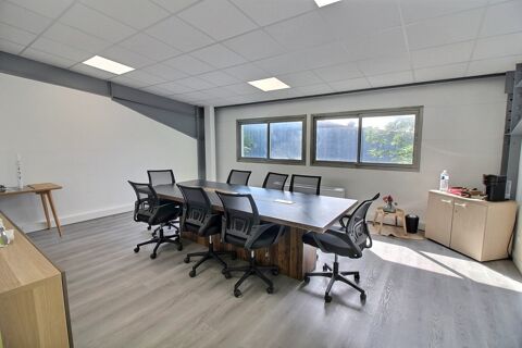 Bureaux &agrave; louer de 28 m2 dans une ZAC &agrave; Ach&egrave;res au prix de 350 € H.T. C.C. / mois 350 78260 Acheres