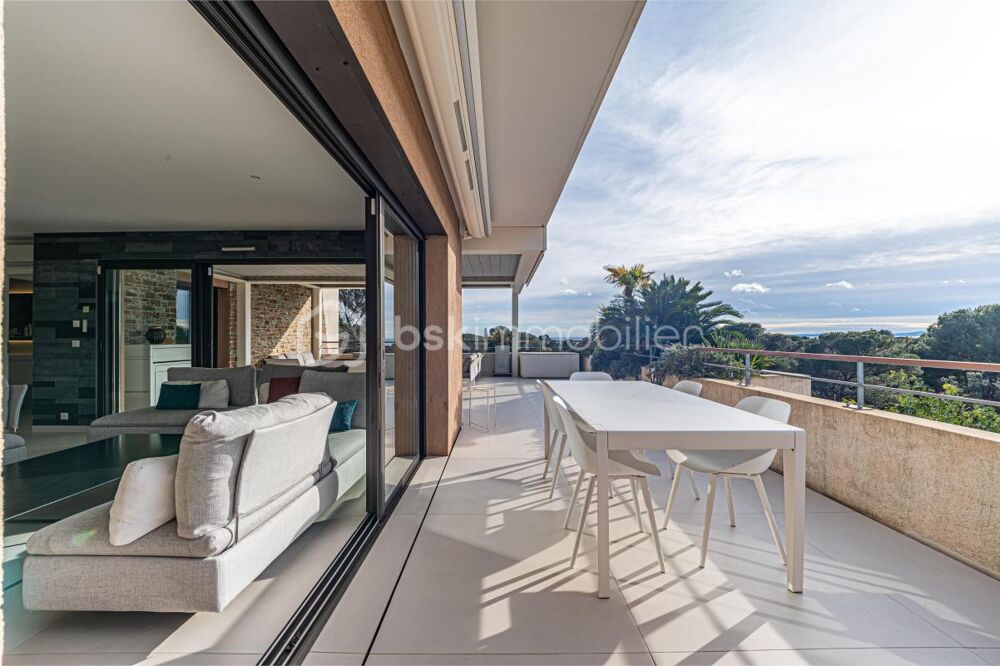 Vente Appartement Magnifique T4 type Villa sur le toit / Vue mer / Terrasse + solarium 150 m² Saint raphael
