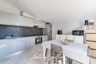 Vente Maison EXCLUSIVITÉ - LES CAMOINS - MAISON DE VILLAGE T5 DE 93 M² EN TRIPLEX, SANS TRAVAUX, AVEC POTENTIEL DE DIVISION Marseille 11