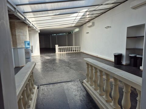   Local Commercial, 220 m2, face hôtel deVille 