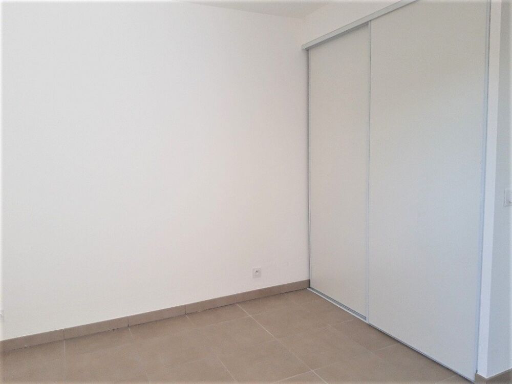 T2 avec terrasse et parking à MIRAMAS