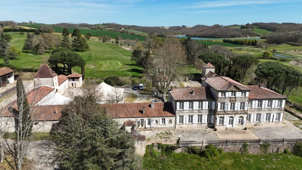 Vente Propriété/Château Élégant château du XIX? siècle sur 70 ha, vue panoramique sur les Pyrénées, à 1h30 de Toulouse-Blagnac Toulouse