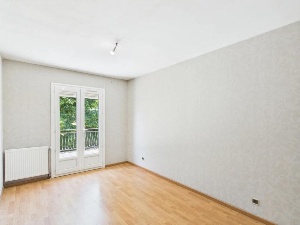 à vendre  Propriété/château Jardin (38200)