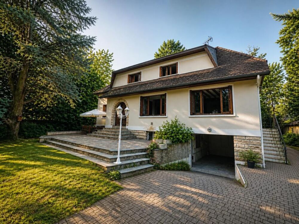 Maison de 11 pièces de 269 m² au Plessis-Trévise