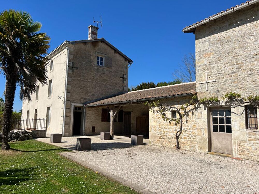Vente Maison Maison Nanteuil 6 pièce(s) 215 m2 Nanteuil