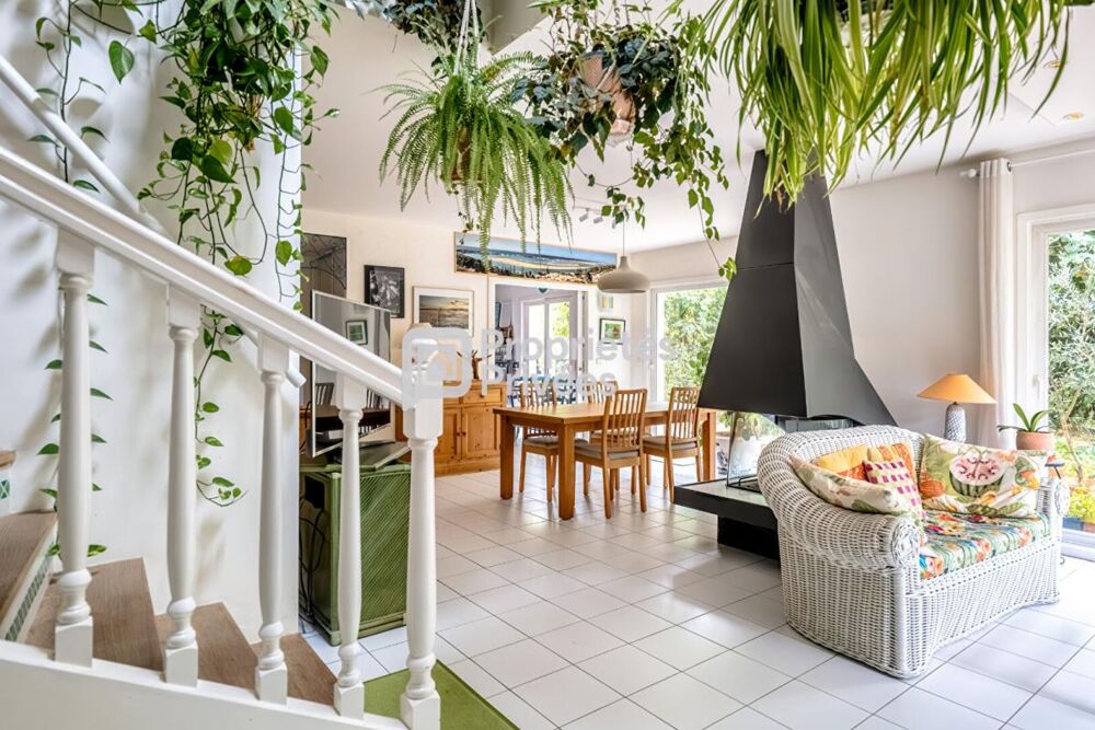 Vente Maison COUP DE C?UR à Bièvres ? Une belle maison familiale de 175 m², 8 pièces, dans un cadre paisible Bievres